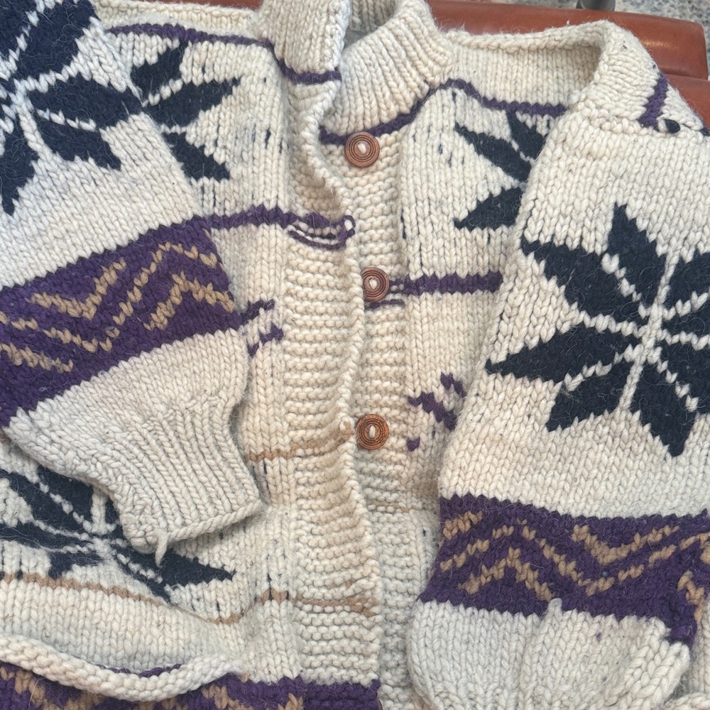 Cozy 100% Wool Knit Cardigan with Snowflake Pattern and Pockets!